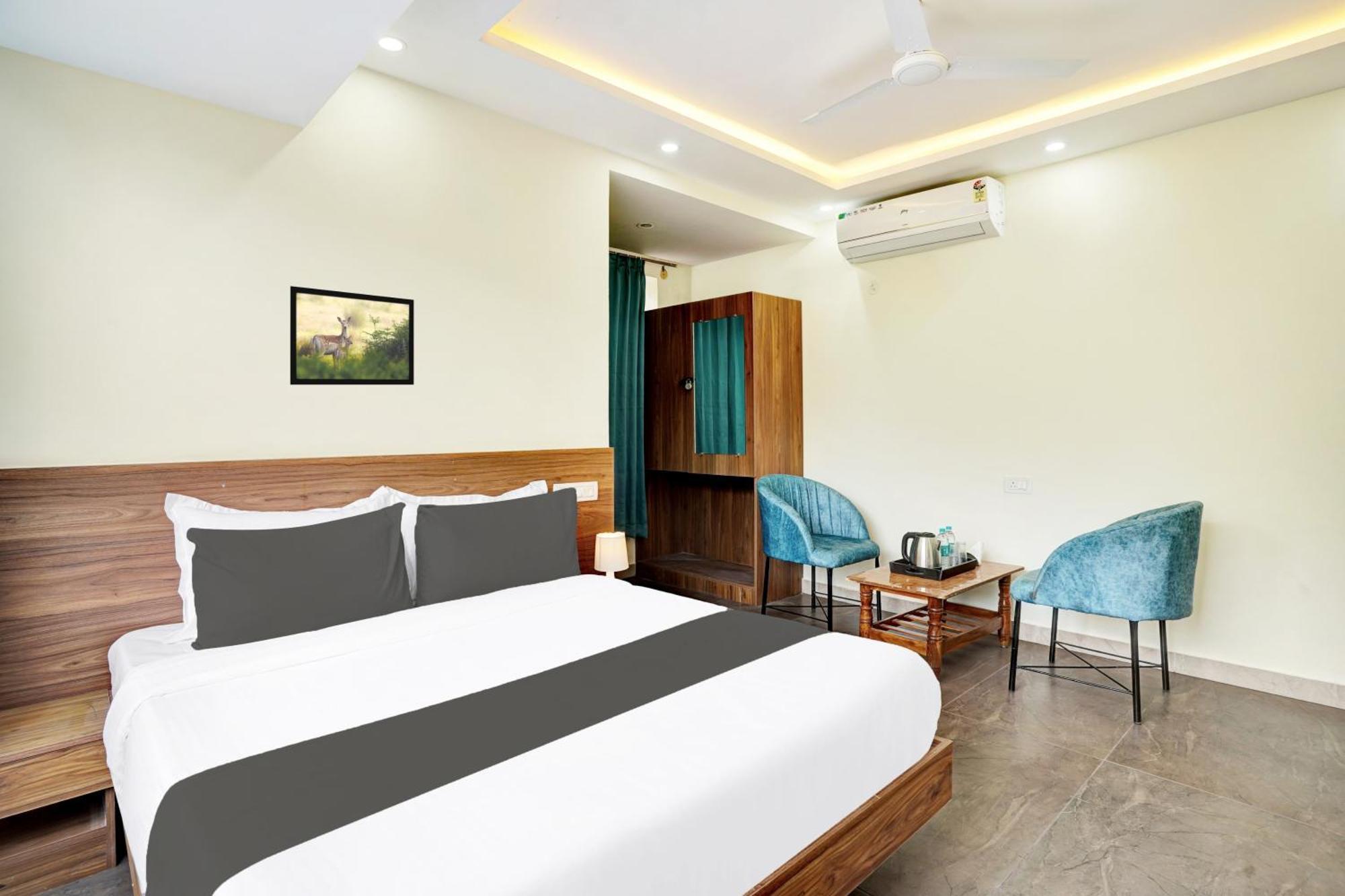 Hotel O Gayathri Metro Deluxe Bangalore Exterior foto